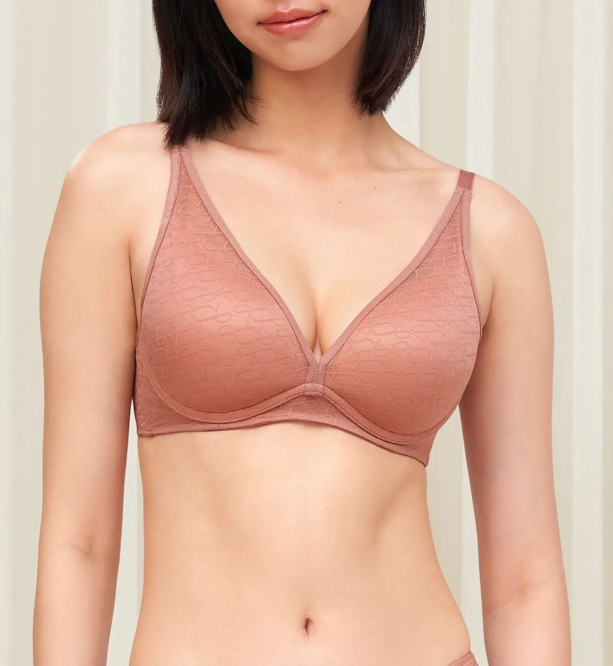 SIGNATURE SHEER NON WIRED PUSH UP DEEP V BRA